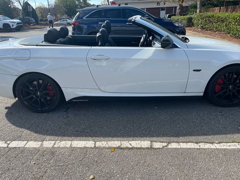 Used 2012 BMW 335i Convertible image 5