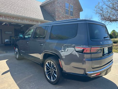 Used 2022 Jeep Wagoneer Series III w/ Premium Group I image 6