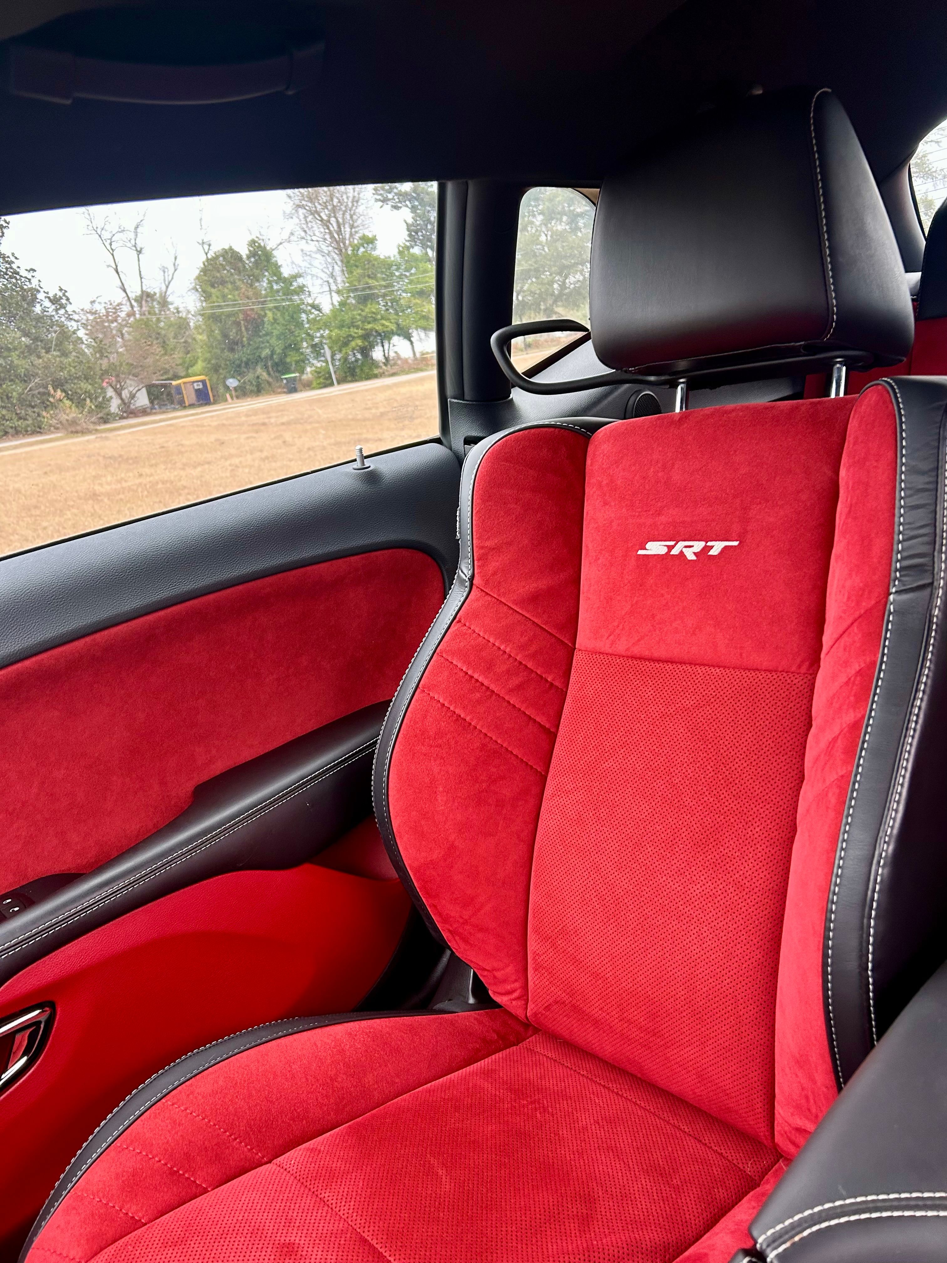 Used 2015 Dodge Challenger SRT Hellcat RWD image 16