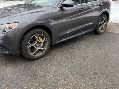 Used 2019 Alfa Romeo Stelvio Ti image 2