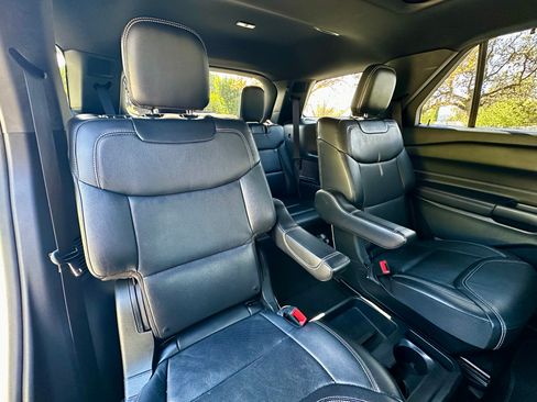 Used 2020 Ford Explorer ST w/ ST Street Pack image 21