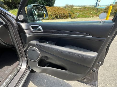 Used 2017 Jeep Grand Cherokee Summit w/ Platinum Appearance Package image 22