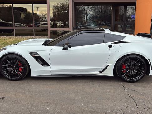 Used 2016 Chevrolet Corvette Z06 w/ 3LZ Preferred Equipment Group image 8