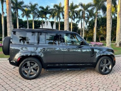 Used 2025 Land Rover Defender 110 V8 image 2