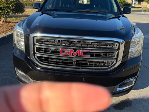 Used 2019 GMC Yukon XL SLT RWD image 2