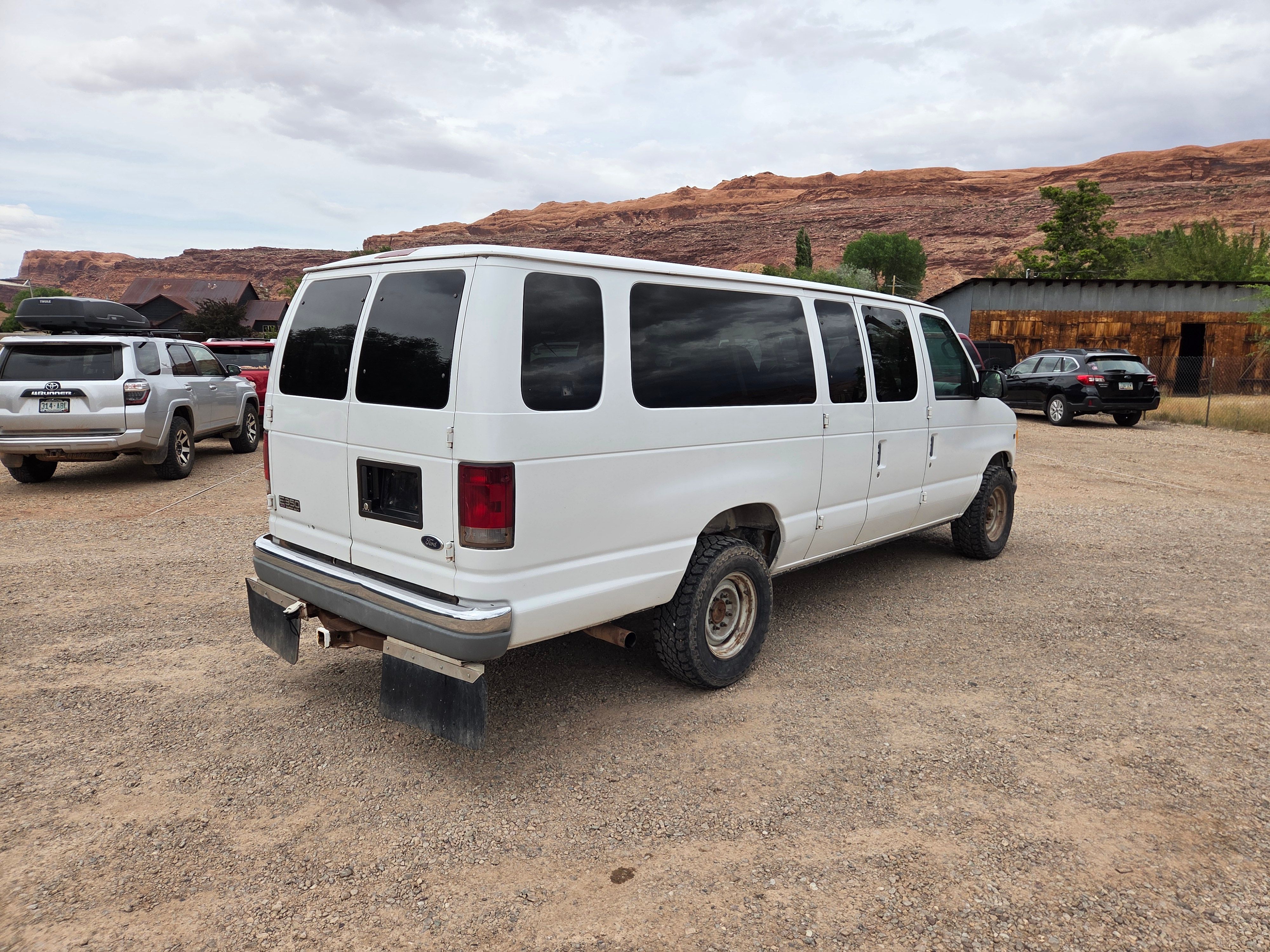 Used 2002 Ford E-350 and Econoline 350 Club Wagon RWD image 5
