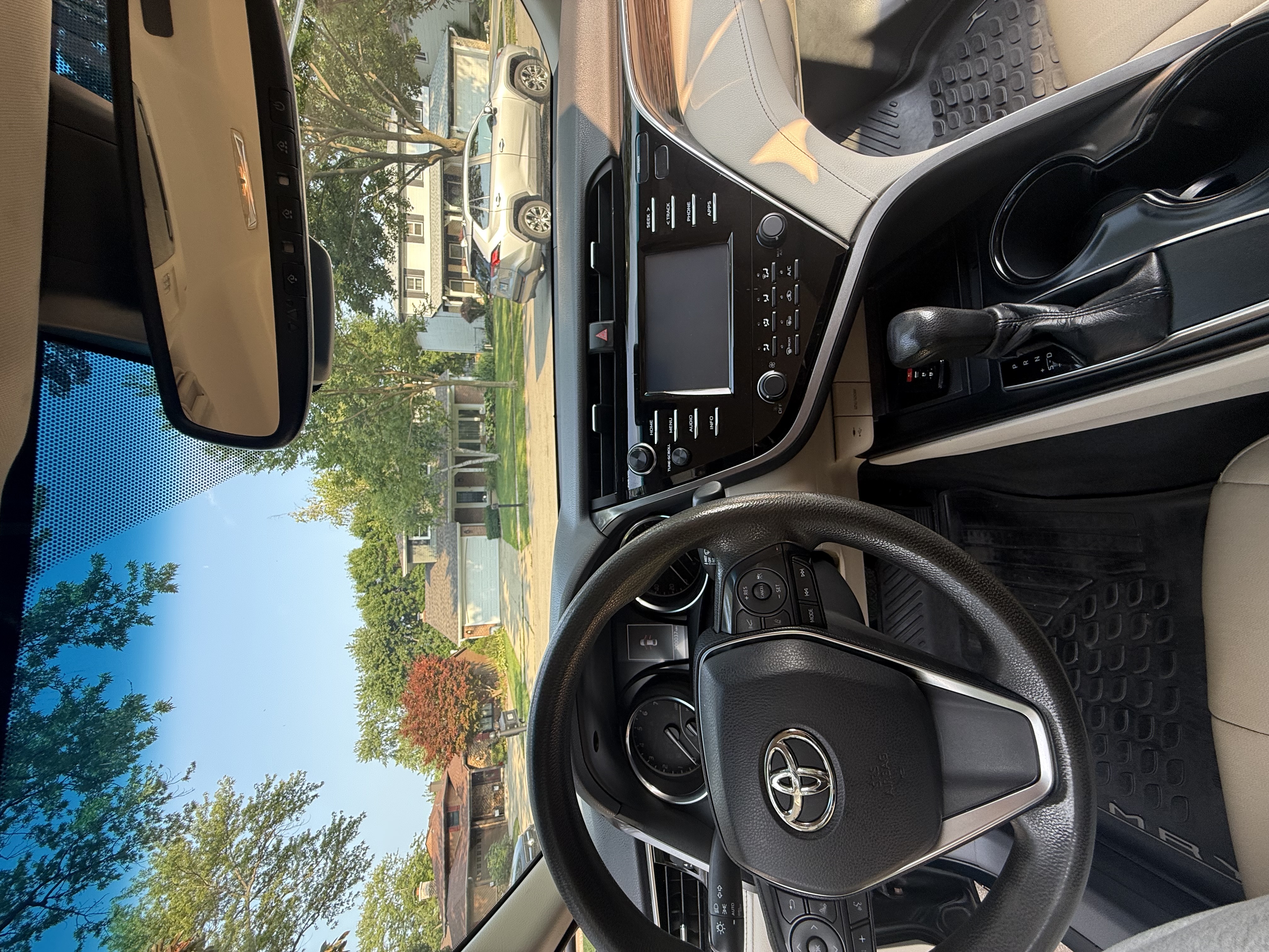 Used 2018 Toyota Camry LE w/ Convenience Package FWD image 12