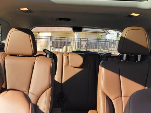 Used 2023 Subaru Ascent Touring image 5