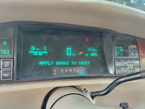 Used 1994 Cadillac De Ville Sedan FWD image 1