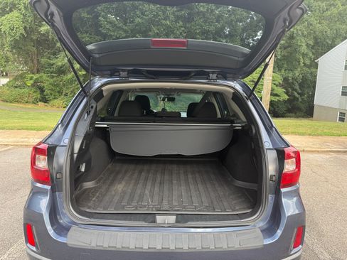 Used 2017 Subaru Outback 2.5i Premium AWD/4WD image 4