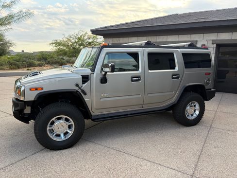 Used 2004 HUMMER H2 w/ Preferred Equipment Group AWD/4WD image 6