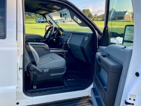 Used 2016 Ford F250 XLT w/ Snow Plow Prep Package image 11