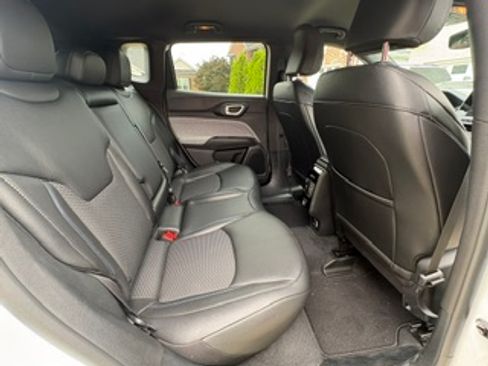 Used 2026 Jeep Compass Latitude AWD/4WD image 10