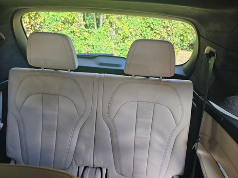 Used 2022 BMW X7 xDrive40i w/ M Sport Package image 12