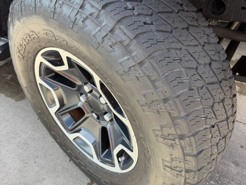 Used 2018 Jeep Wrangler Sport AWD/4WD image 18