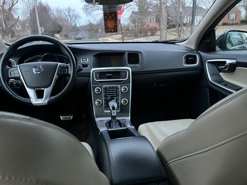 Used 2016 Volvo S60 T5 Premier image 12