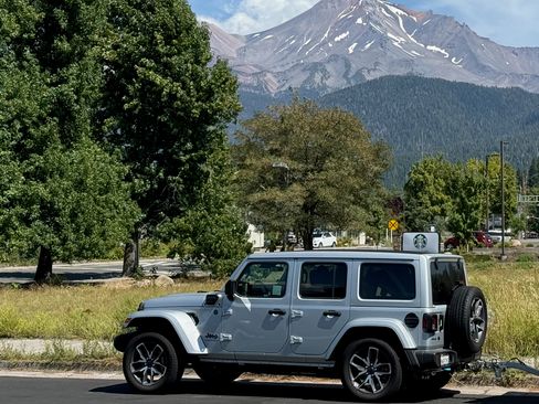 Used 2024 Jeep Wrangler Unlimited w/ Technology Group image 1