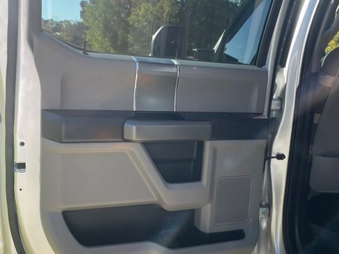 Used 2017 Ford F250 XLT w/ XLT Premium Package image 10