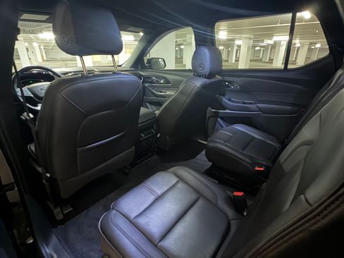 Used 2022 Chevrolet Traverse RS AWD/4WD image 11