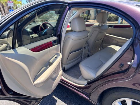 Used 2004 Lexus ES 330 FWD image 8