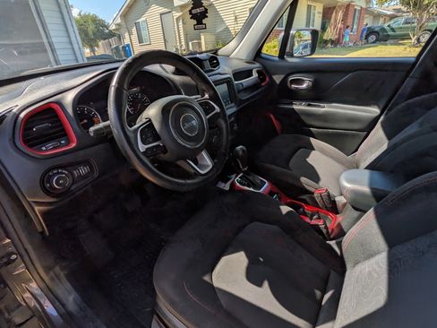 Used 2018 Jeep Renegade Trailhawk w/ Safety & Security Group image 11