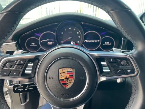 Used 2018 Porsche Panamera 4 AWD/4WD image 9