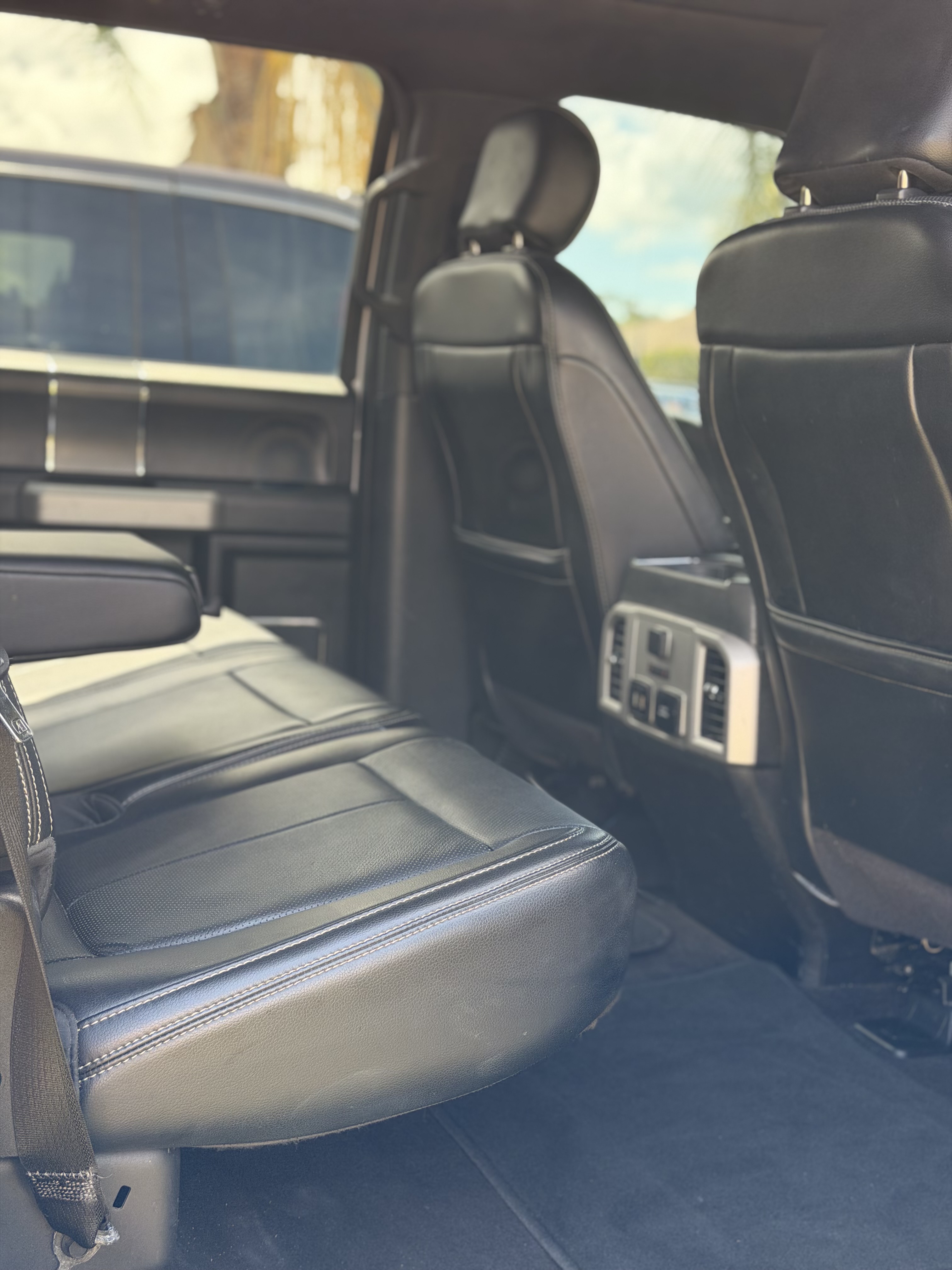 Used 2018 Ford F150 Lariat w/ Equipment Group 502A Luxury AWD/4WD image 15