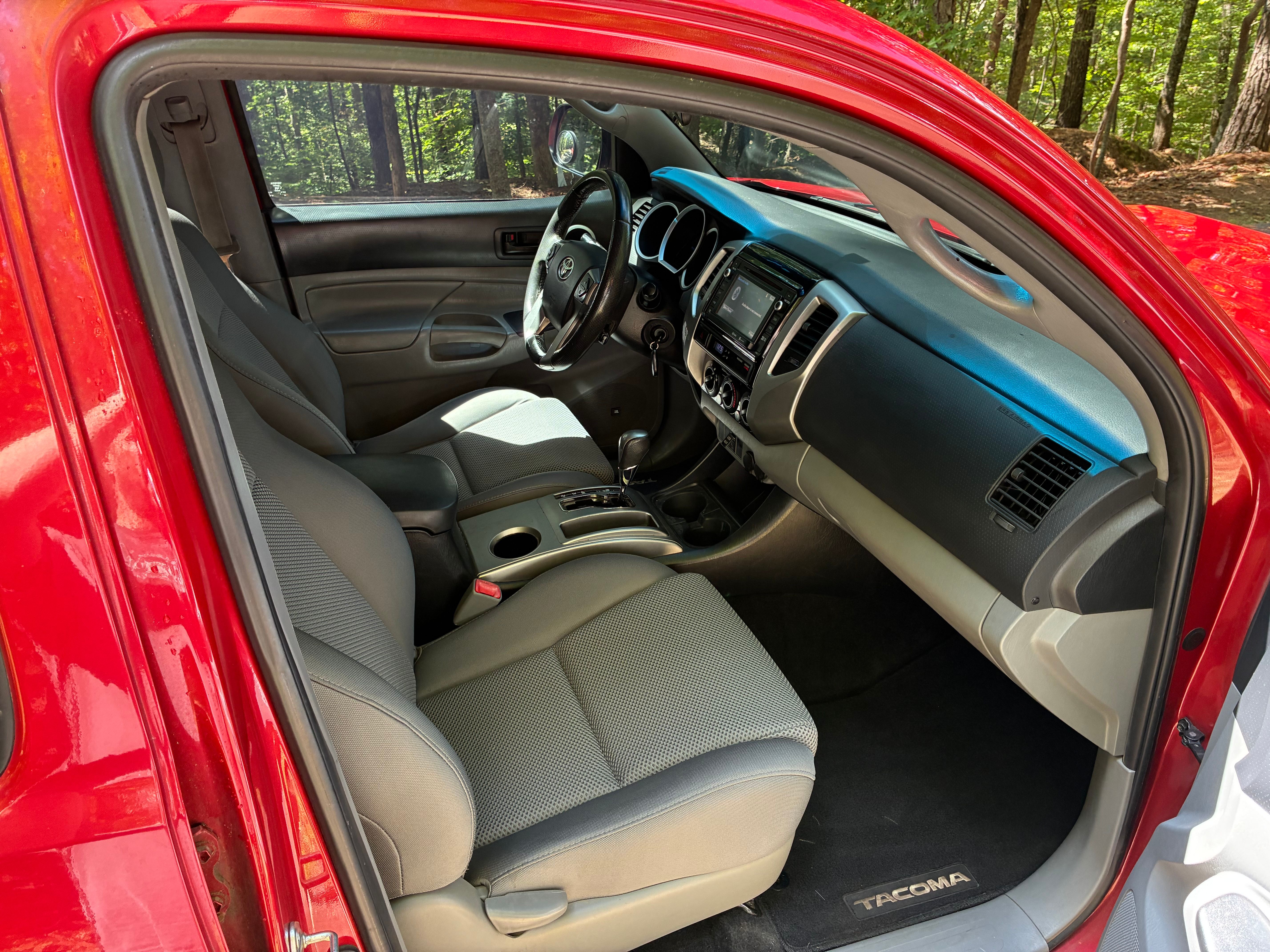 Used 2014 Toyota Tacoma PreRunner w/ TRD Sport Package RWD image 8