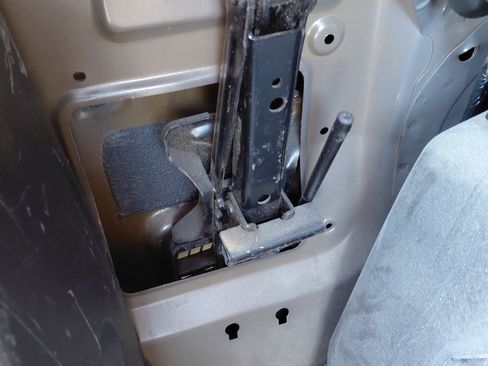 Used 2011 Ford Focus SES w/ 401A Rapid Spec Order Code image 8