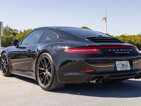 Used 2015 Porsche 911 Carrera 4S image 4