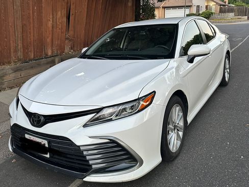Used 2023 Toyota Camry LE FWD image 8