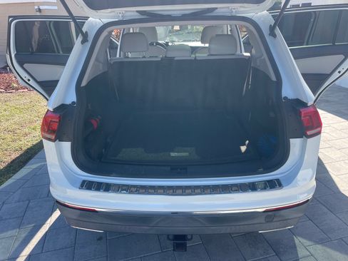 Used 2018 Volkswagen Tiguan SE w/ Panoramic Sunroof Package image 12