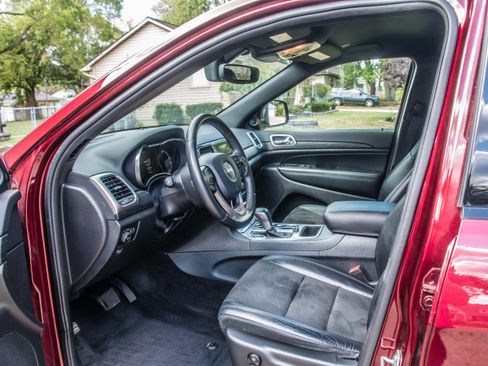 Used 2019 Jeep Grand Cherokee Altitude image 8