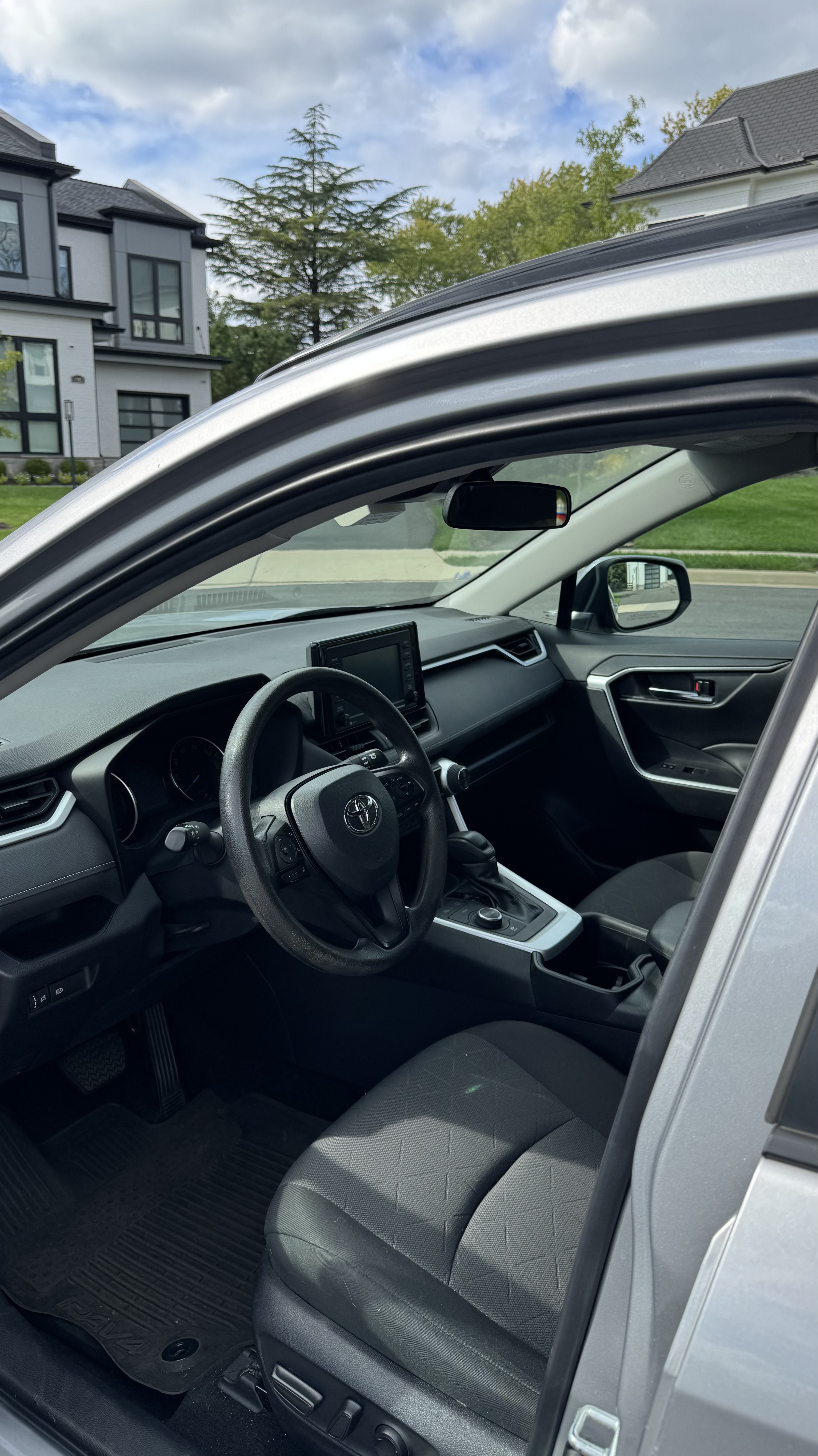 Used 2022 Toyota RAV4 XLE AWD/4WD image 10
