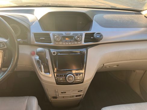Used 2016 Honda Odyssey Touring Elite image 13