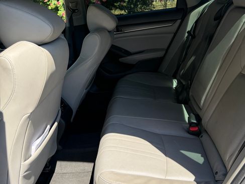 Used 2018 Honda Accord Touring image 13