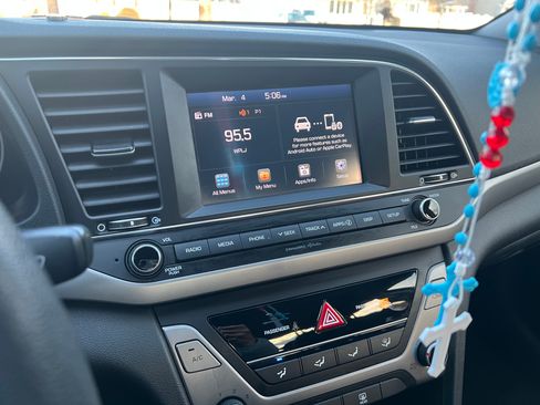 Used 2018 Hyundai Elantra SEL image 13