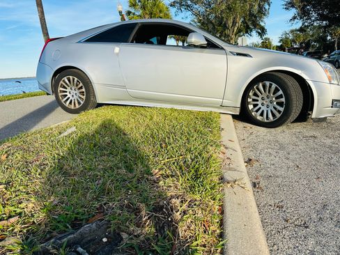 Used 2011 Cadillac CTS Premium image 10