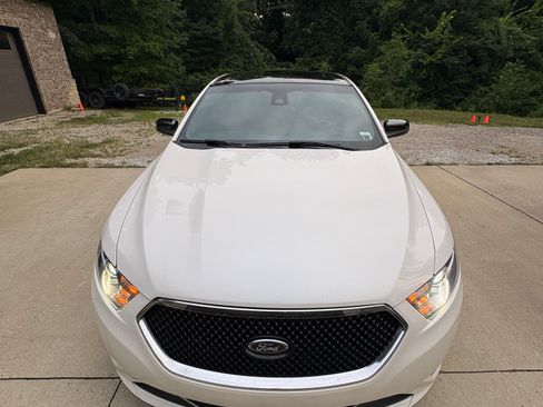 Used 2016 Ford Taurus SHO w/ Equipment Group 401A AWD/4WD image 2