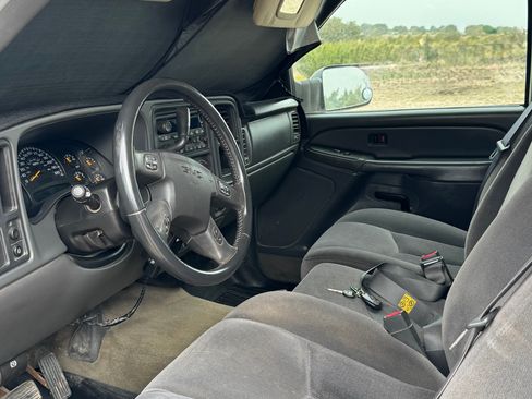 Used 2005 GMC Sierra 2500 SLE w/ Heavy-Duty Power Package image 18