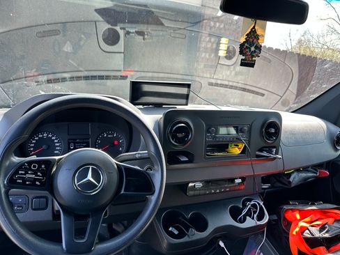 Used 2021 Mercedes-Benz Sprinter 2500 image 8