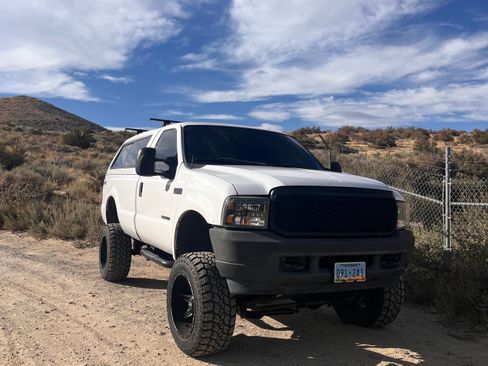 Used 2002 Ford F350 4x4 Regular Cab Super Duty image 2