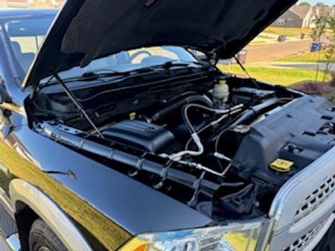 Used 2013 RAM 1500 Laramie RWD image 14