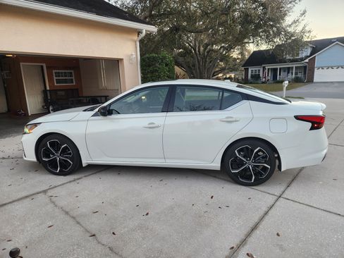Used 2024 Nissan Altima 2.5 SR w/ SR Premium Package image 1