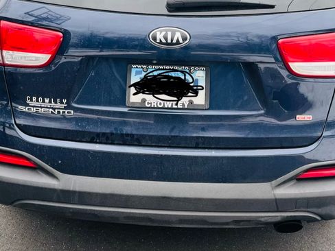 Used 2017 Kia Sorento LX image 2