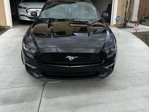 Used 2016 Ford Mustang Coupe image 4