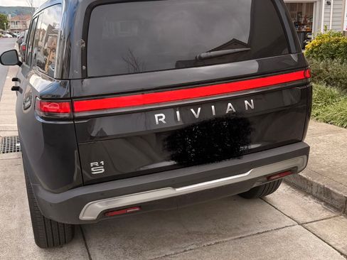 Used 2026 Rivian R1S Adventure image 8