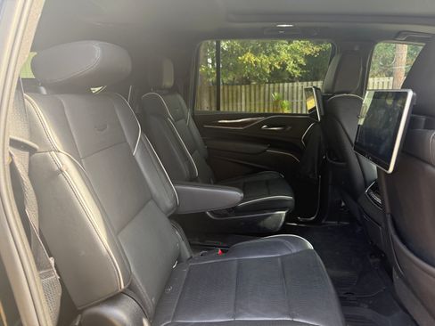 Used 2022 Cadillac Escalade ESV Premium Luxury image 18