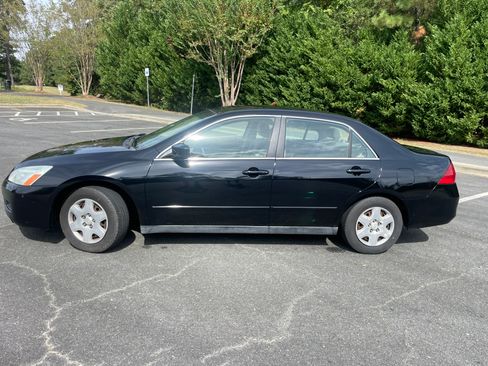 Used 2006 Honda Accord LX image 2