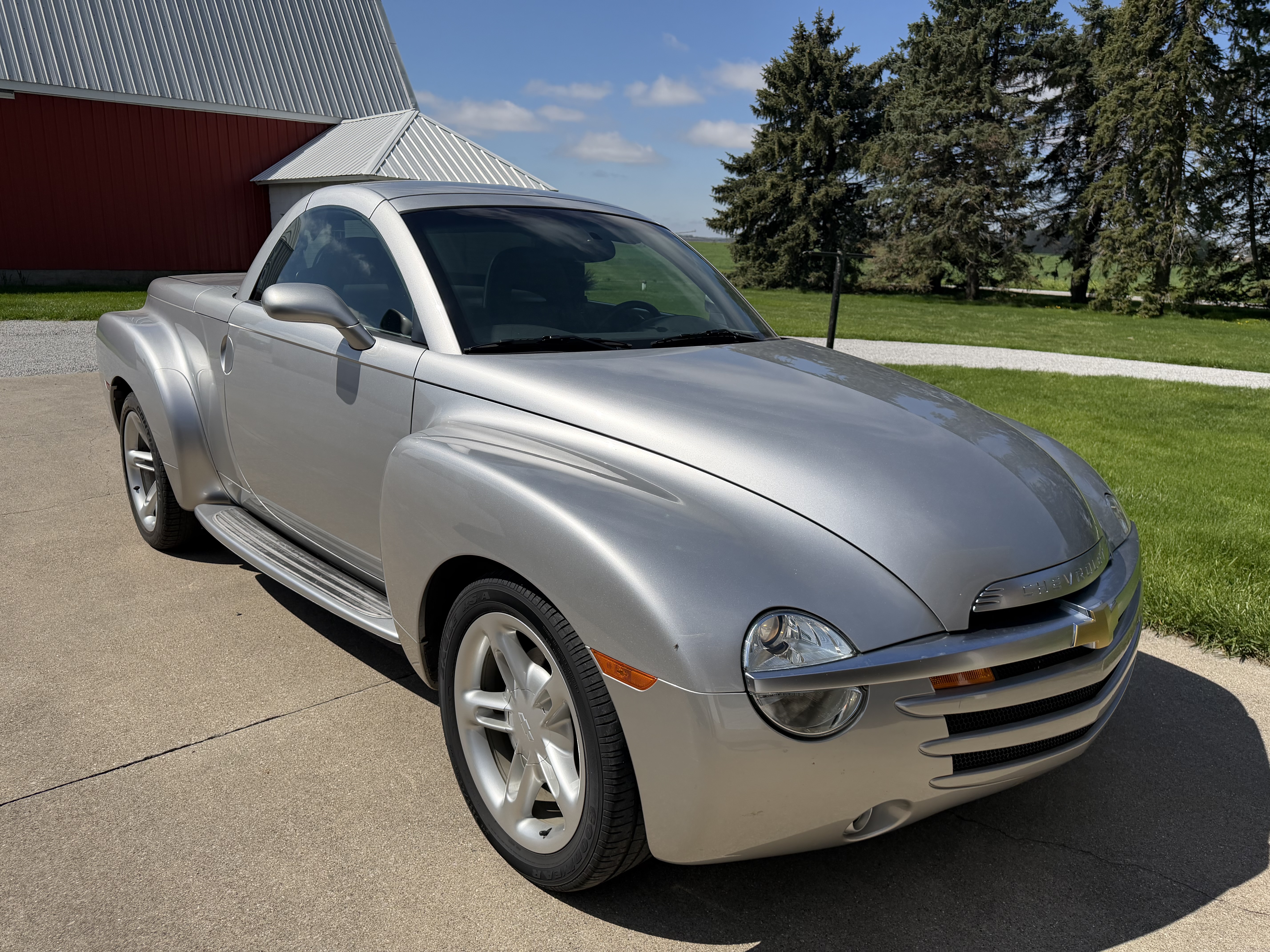 Used 2004 Chevrolet SSR w/ Preferred Equipment Group RWD image 5